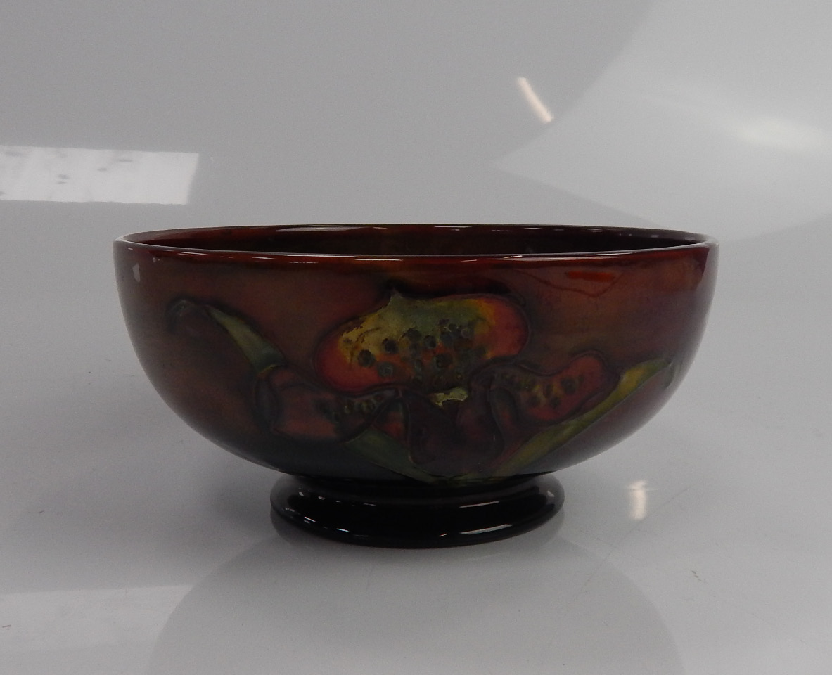 Appraisal: A Moorcroft bowl decorated with lilies in blue and red