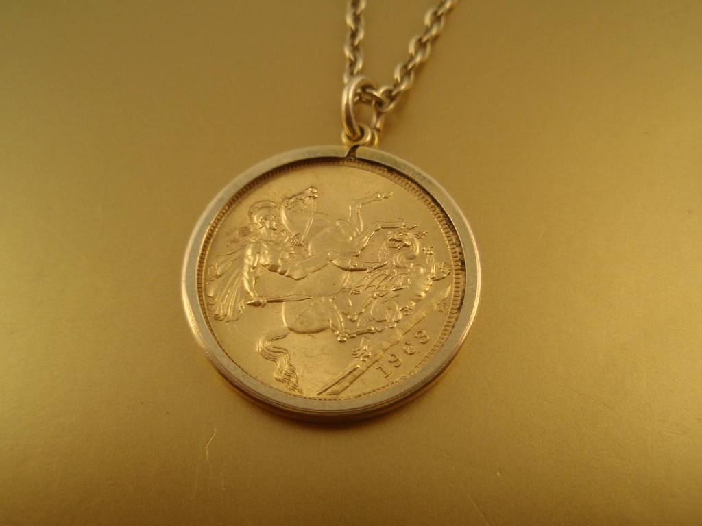 Appraisal: A sovereign set as a pendant on chain