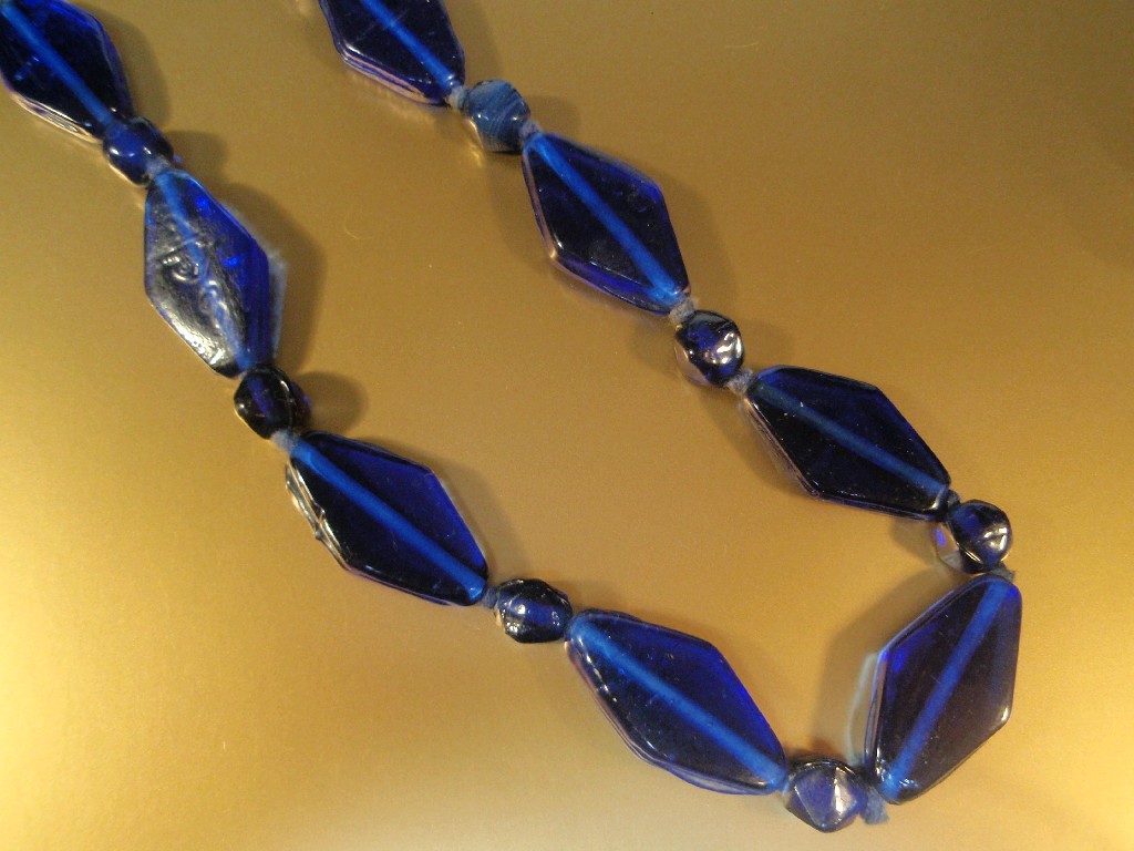 Appraisal: A blue glass bead necklace