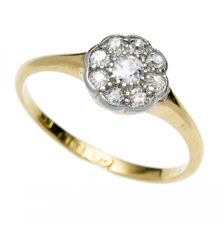 Appraisal: A DIAMOND CLUSTER RING of flowerhead form gold hoop