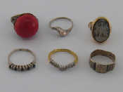 Appraisal: A mixed lot of rings including a yellow metal tests