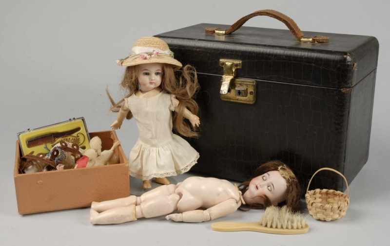 Appraisal: Lot of Small German Bisque Dolls Description Both with bisque