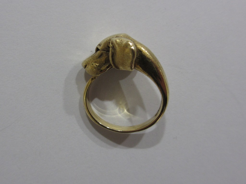 Appraisal: Nine carat gold beagle head ring Approximately gms