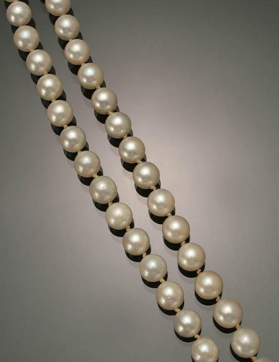 Appraisal: Opera Length Cultured Pearl Necklace Knotted The single-strand having eighty-one