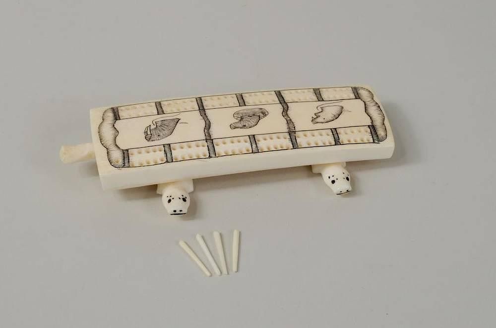 Appraisal: Small Inuit Scrimshaw Marine Ivory Cribbage Board Small Inuit scrimshaw