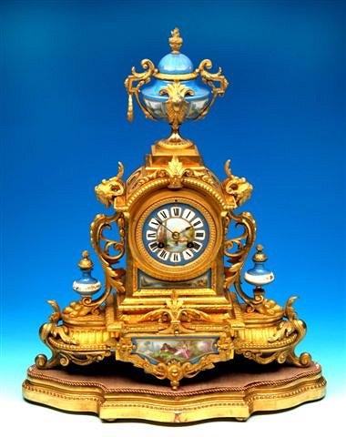 Appraisal: A late th Century Continental mantel clock the decorative gilt