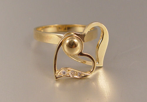 Appraisal: K DIAMOND DOUBLE HEART SPINNER RING K yellow gold spinner