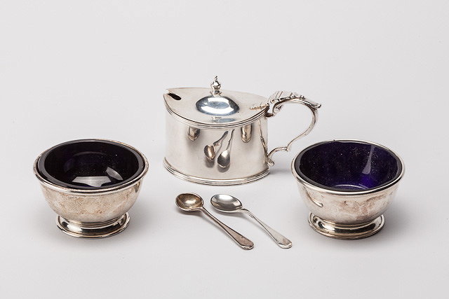 Appraisal: AN ASPREY CO LONDON SILVER MUSTARD POT of elliptical form