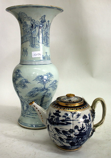 Appraisal: A LARGE TH CENTURY CHINESE BLUE AND WHITE PORCELAIN VASE