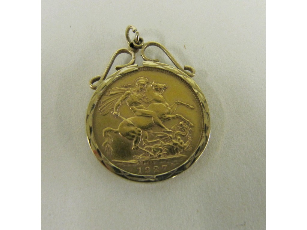 Appraisal: George V sovereign dated in ct gold pendant mount Weight