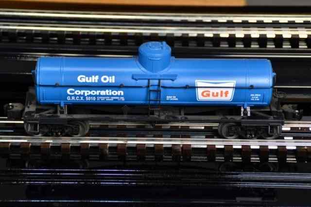 Appraisal: LIONEL GULF DIE - CAST TANK CARGulf die-cast tank car