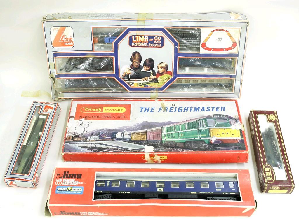 Appraisal: Tri-ang Hornby Freightmaster electric train set boxed together with Lima