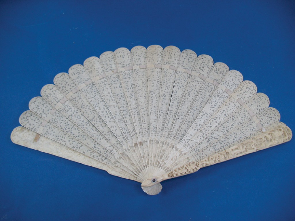 Appraisal: A CHINESE EXPORT IVORY FAN with carved and reticulated decoration