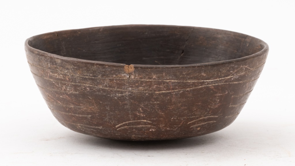 Appraisal: PRE-COLUMBIAN INCISED POTTERY BOWL Earthware bowl with incised decoration encircling