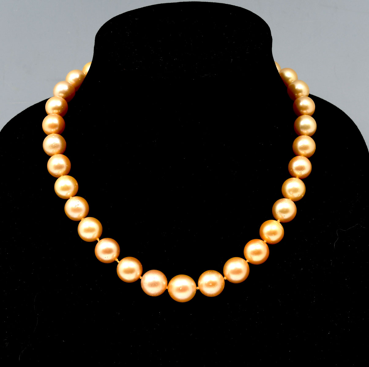 Appraisal: K GOLDEN SOUTH SEA PEARL NECKLACE Single strand of graduated