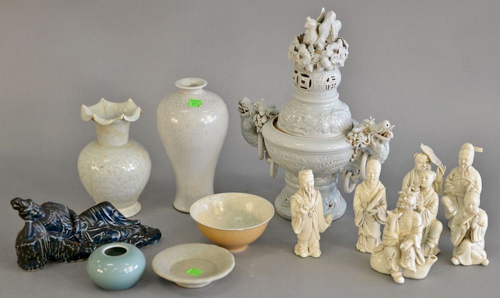 Appraisal: Group of Chinese porcelain pieces to include seven white glazed