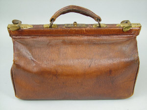 Appraisal: A leather Gladstone bag with gilt metal fittings length cm