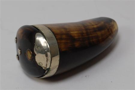 Appraisal: A Scottish cow horn snuff mull of simple pointed form