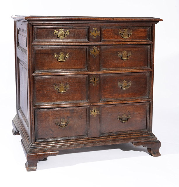 Appraisal: AN TH CENTURY OAK MOULDED FRONT CHEST of four drawers