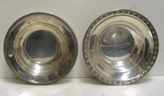 Appraisal: TWO STERLING SILVER SERVING BOWLS One by Reed Barton with