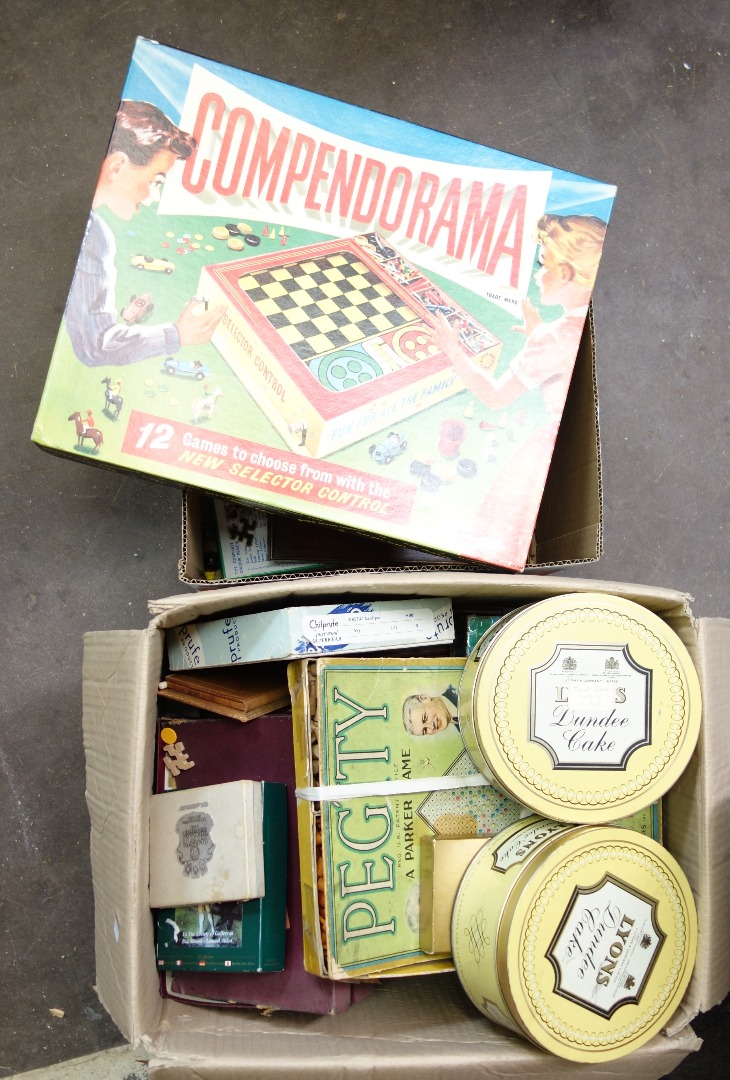 Appraisal: A large collection of vintage games including a square mahogany