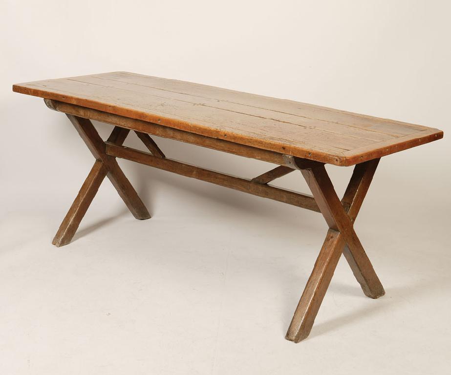 Appraisal: A CONTINENTAL CHERRY WOOD DINING TABLE the detachable top of