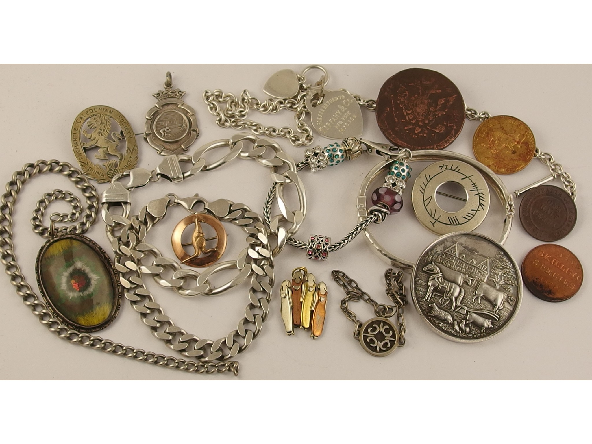 Appraisal: A collection of silver and costume jewellery to include a