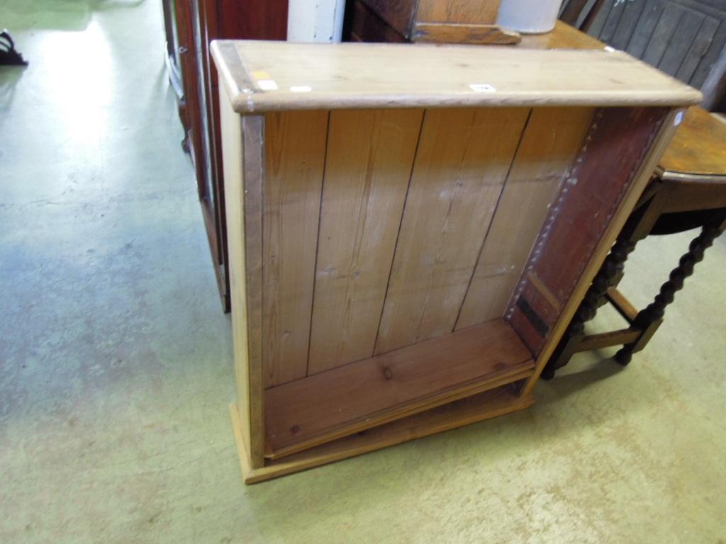 Appraisal: A small stripped pine freestanding open bookcase with adjustable shelves