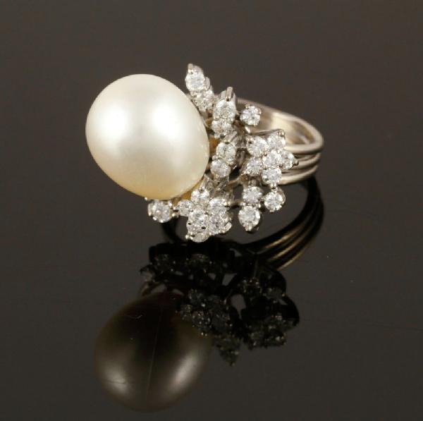 Appraisal: - Ladies' K Diamond and Pearl Ring Ladies' K white