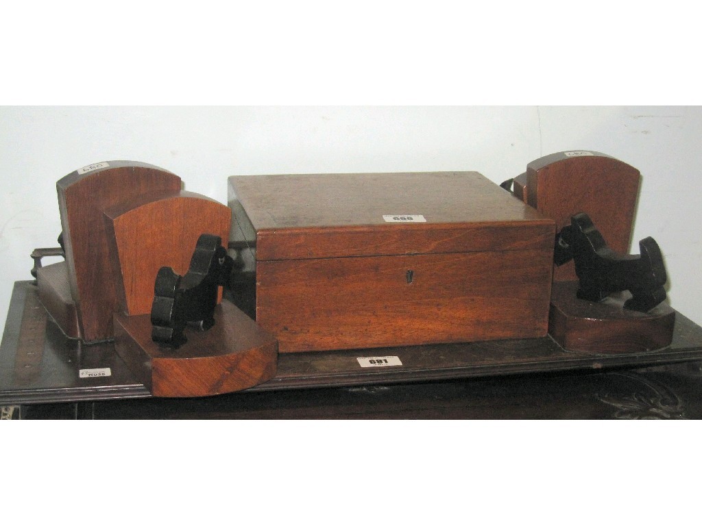 Appraisal: Lot comprising jewellery box and two pairs of bookends