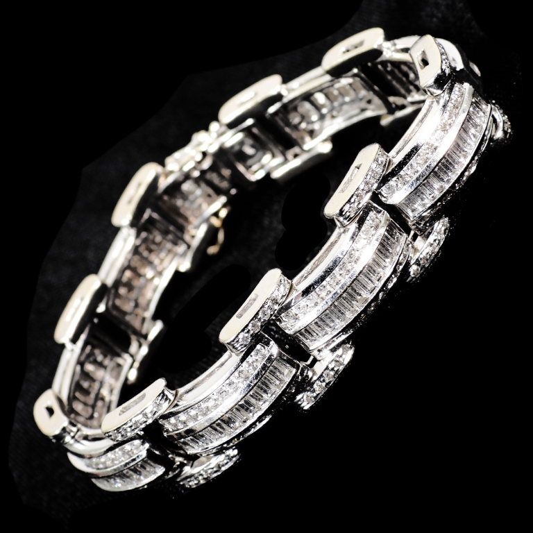 Appraisal: CT DIAMOND KT GOLD CHANNEL SET BRACELET Alternating riveted link