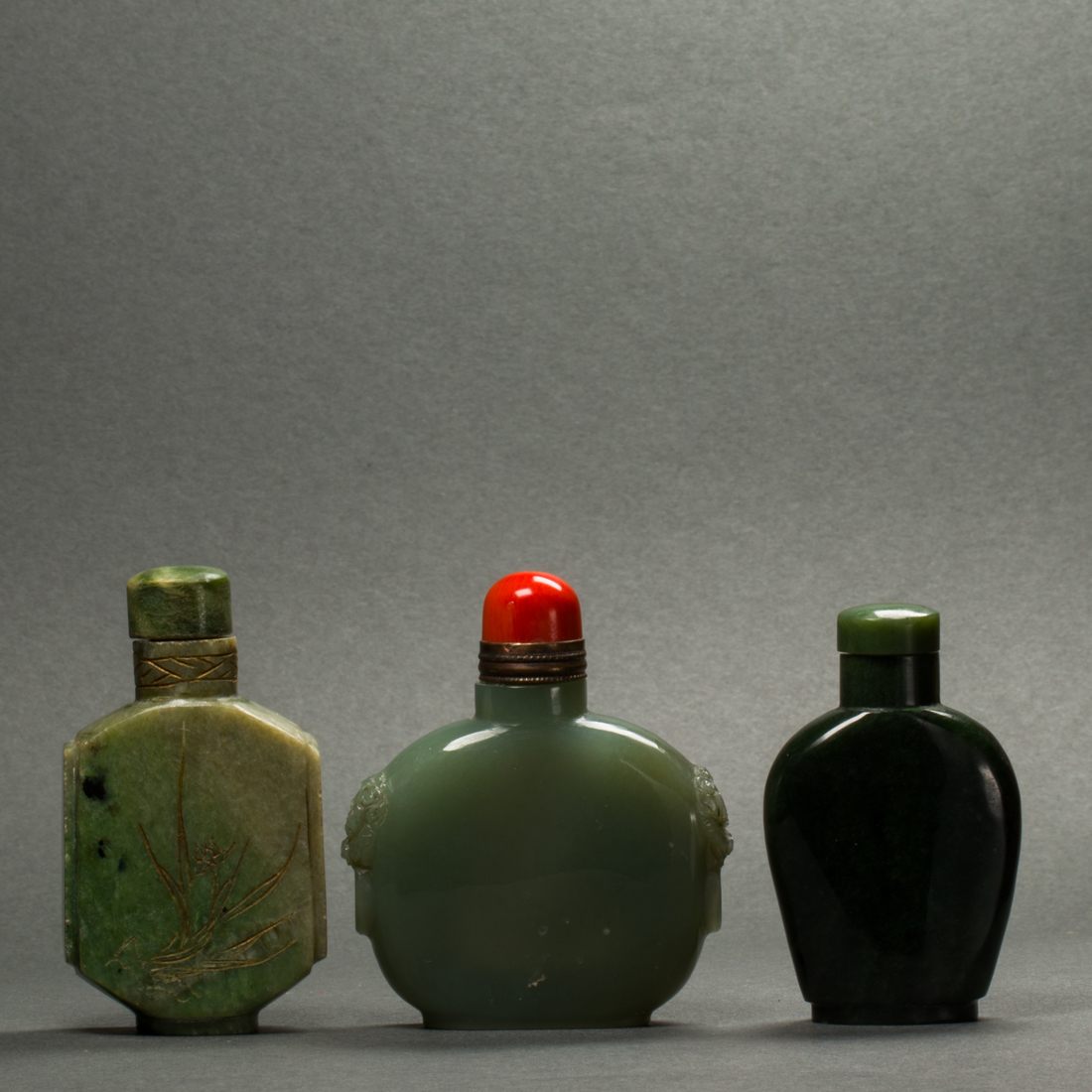 Appraisal: LOT OF CHINESE HARDSTONE SNUFF BOTTLES lot of Chinese hardstone