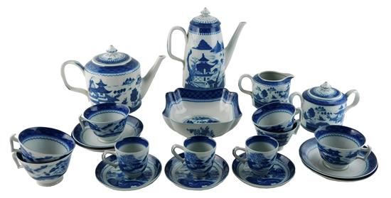 Appraisal: Mottahedeh Historic Charleston reproduction Chinese export blue and white porcelain