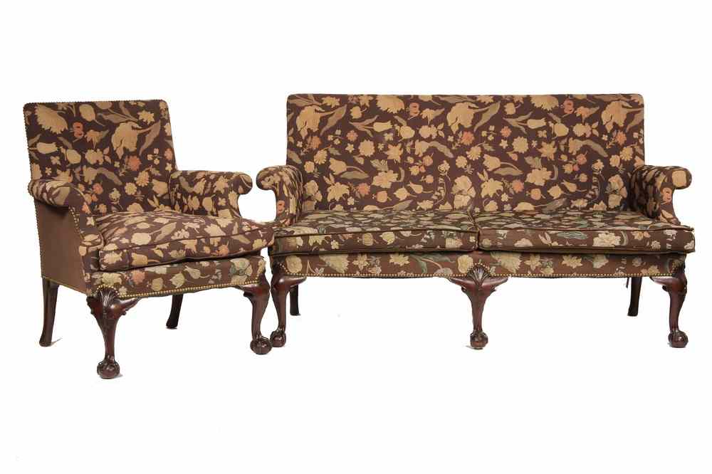 Appraisal: SETTEE - Late th or Early th c Chippendale Mahogany