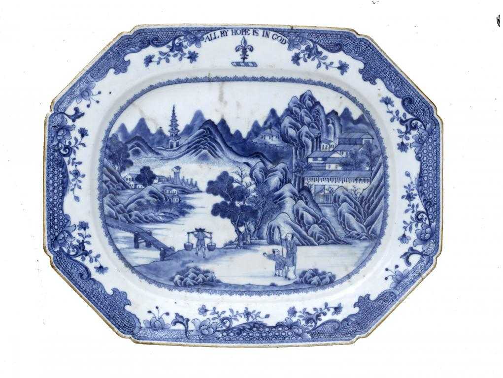 Appraisal: A CHINESE PORCELAIN BLUE AND WHITE CRESTED MEAT DISH painted