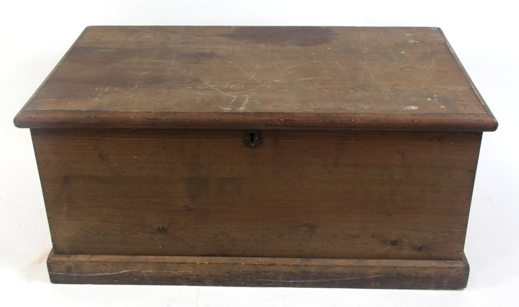 Appraisal: A pine box circa with hinged lid and iron carrying