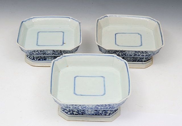 Appraisal: A PAIR OF CHINESE BLUE AND WHITE PORCELAIN SQUARE STANDS