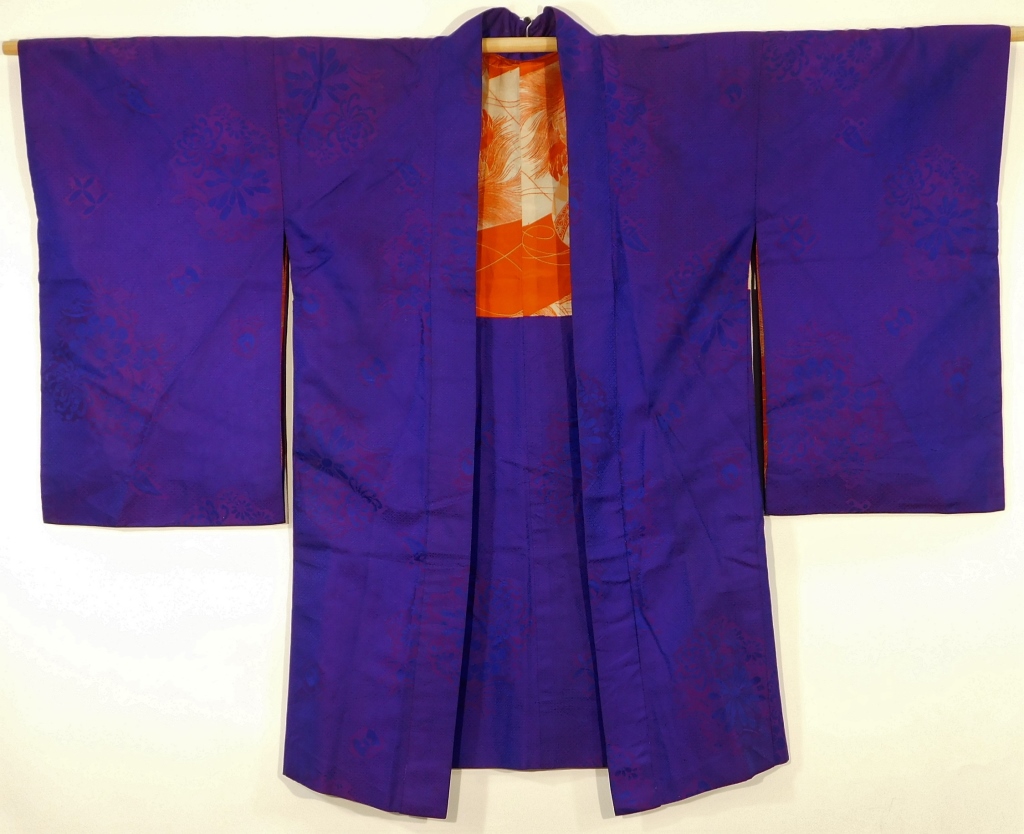 Appraisal: JAPANESE IRIDESCENT VIOLET WOMEN'S HAORI Japan - th CenturyWoven silk