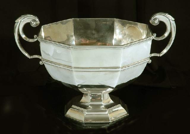 Appraisal: AN EDWARDIAN STERLING SILVER PUNCH BOWL Maker's mark William Hutton