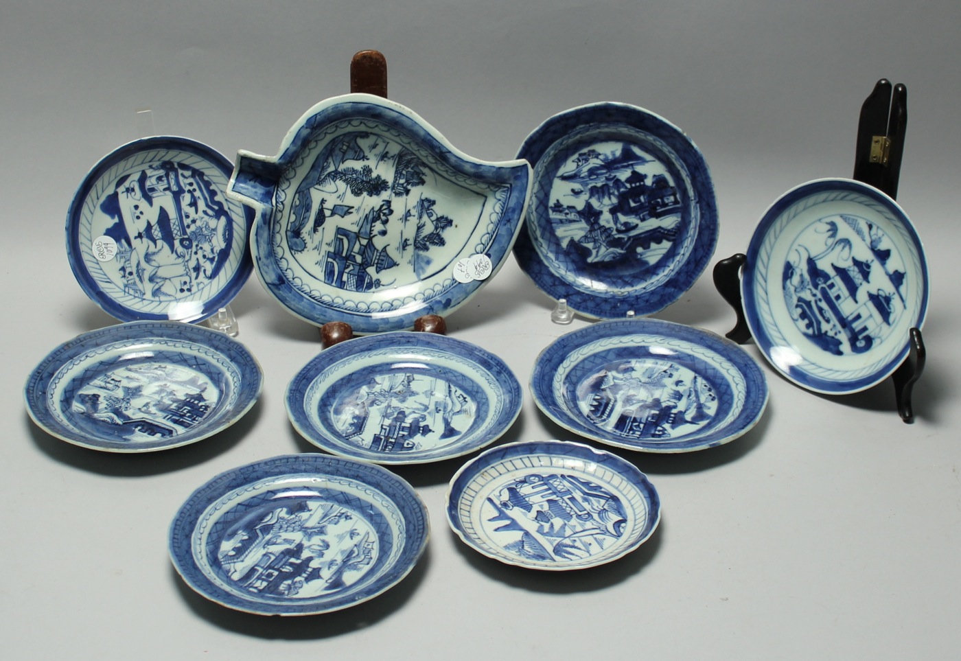 Appraisal: TEN PIECES OF CHINESE EXPORT CANTON PORCELAIN th CenturyLeaf-form tray