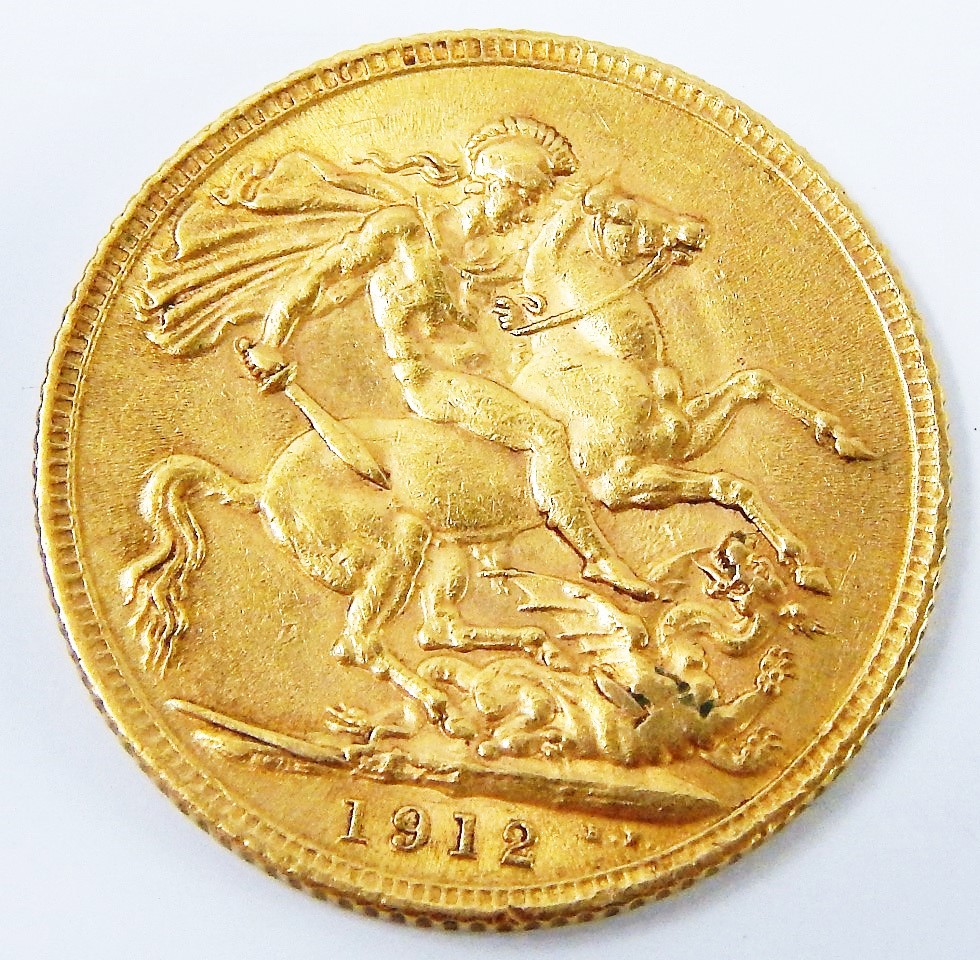 Appraisal: A George V gold sovereign g