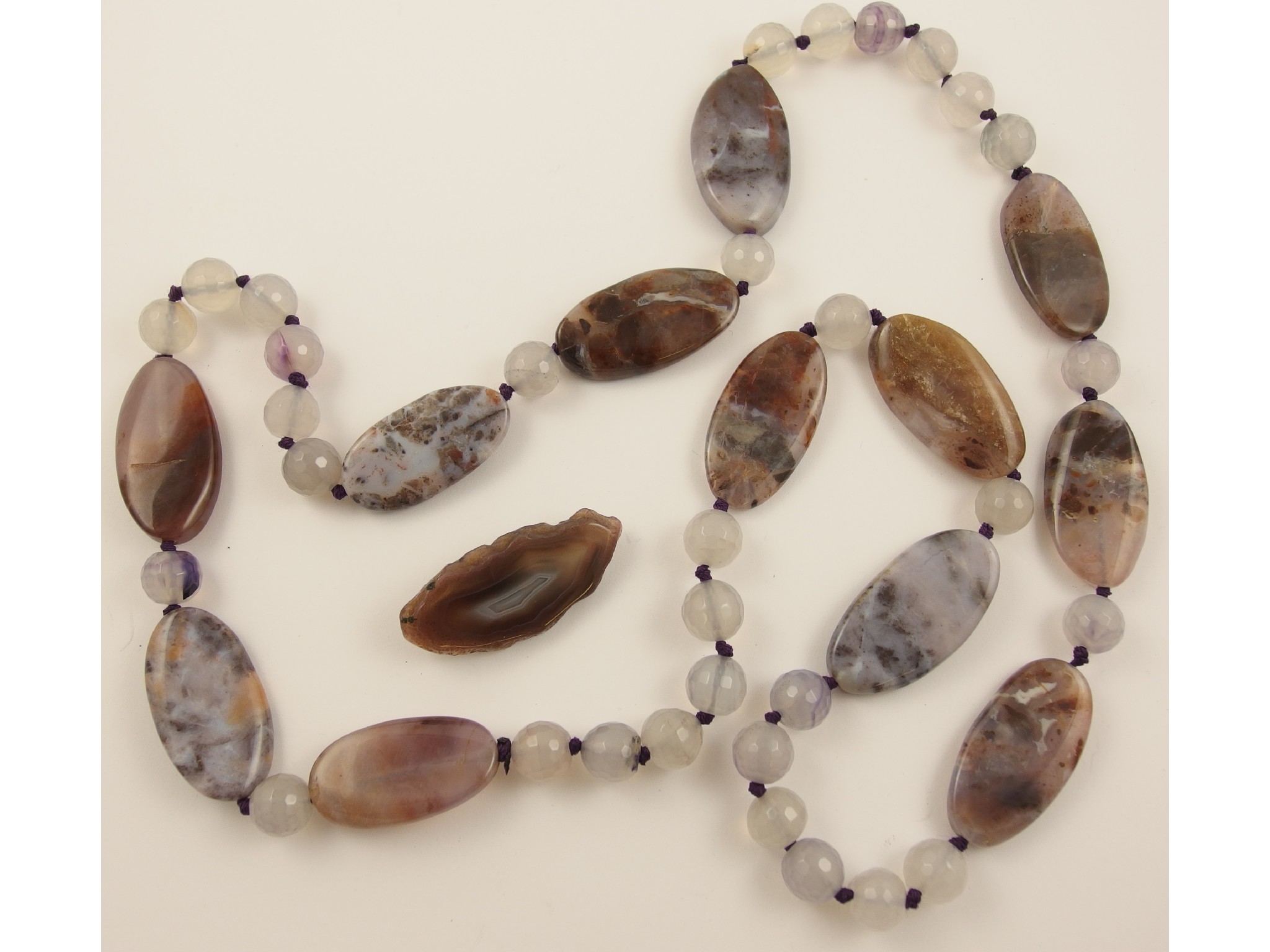 Appraisal: An agate bead necklace with matching brooch