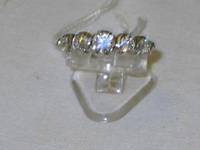 Appraisal: A FIVE STONE DIAMOND RING claw set on platinum shank