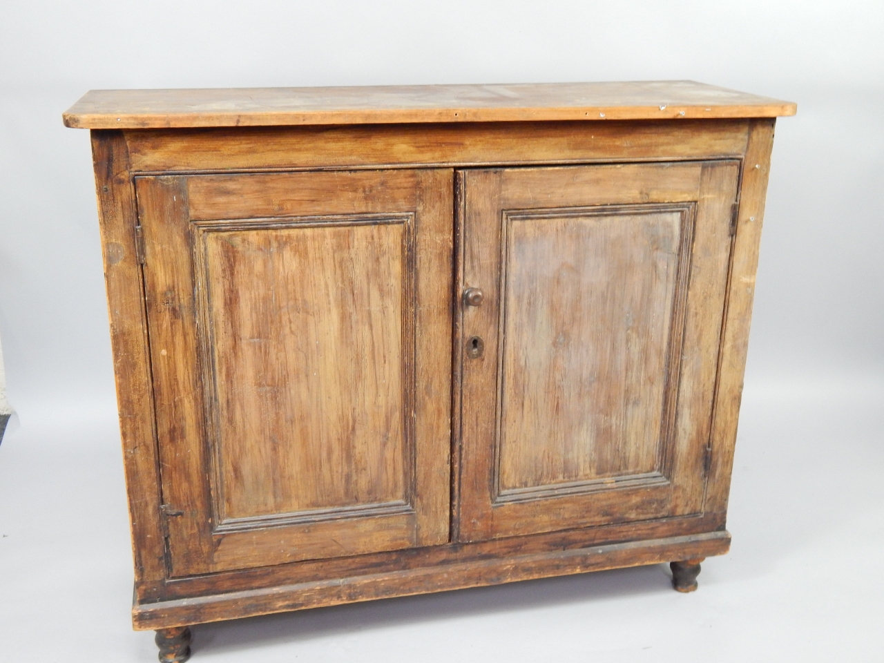 Appraisal: A Victorian pine cupboard with two doors enclosing a single