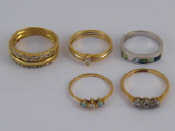 Appraisal: A mixed lot comprising five yellow and white metal tests