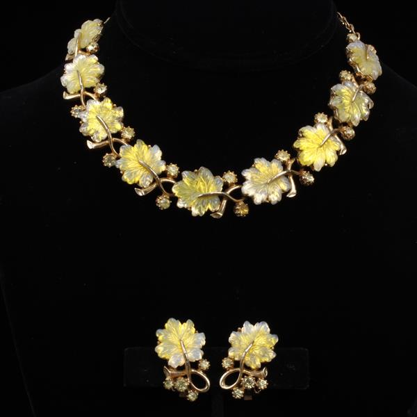 Appraisal: Florenza Yellow Flower molded glass pc Set