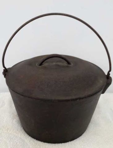 Appraisal: Vintage Cast Iron Quart Been Pot Fryer Made in the