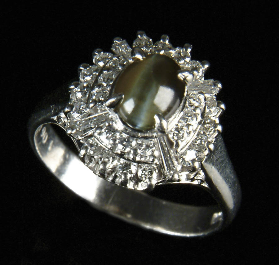 Appraisal: CHRYSOBERYL CATS EYE DIAMOND AND PLATINUM LADY S RING ct