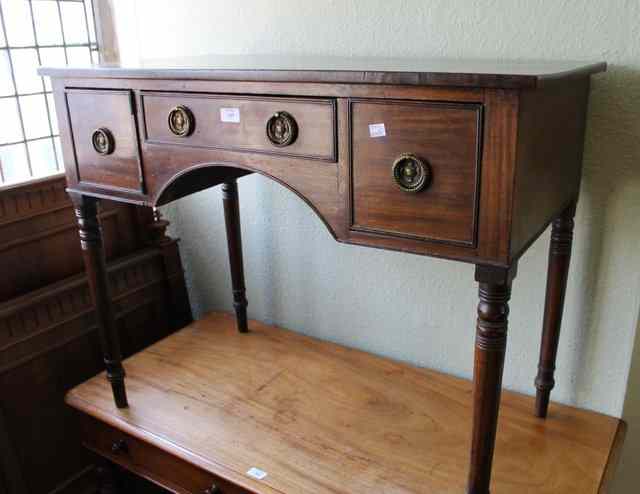 Appraisal: A TH CENTURY MAHOGANY SIDE TABLE fitted with three frieze