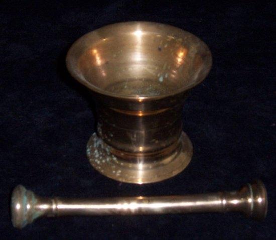 Appraisal: An early th Century bell metal pestle and mortar